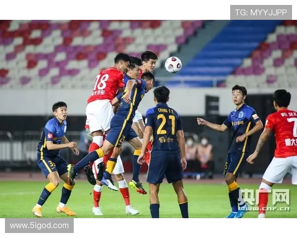 费拉拉与莱切激战正酣比分悬念引发球迷热议